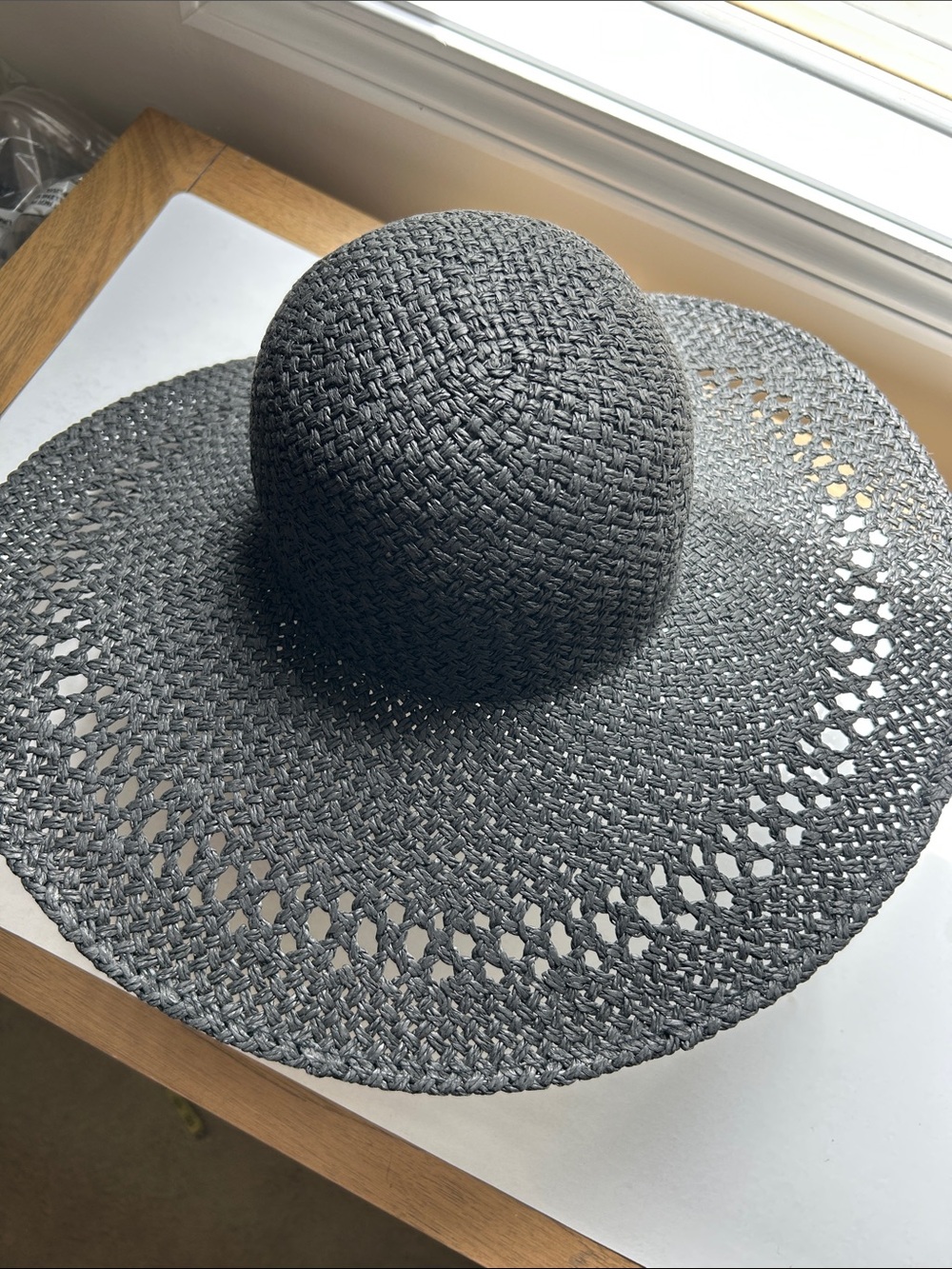 BLACK WIDE-BRIM SUMMER HAT